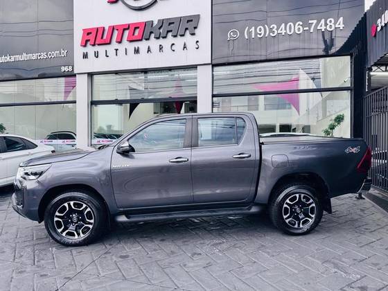 TOYOTA HILUX 2.8 D-4D TURBO DIESEL CD SRX LIMITED 4X4 AUTOMÁTICO TOYOTA HILUX 2.8 D-4D TURBO DIESEL CD SRX LIMITED 4X4 AUTOMÁTICO